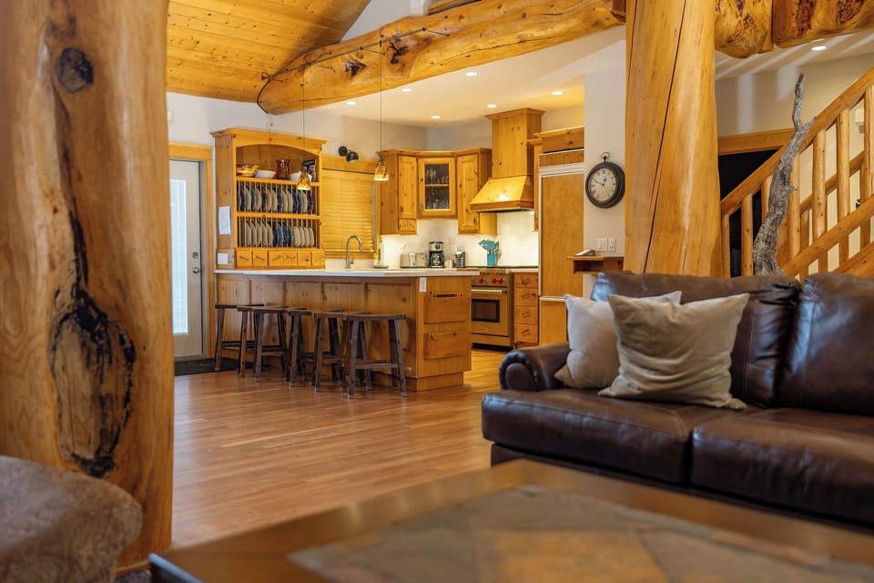 Living room to kitchen. 