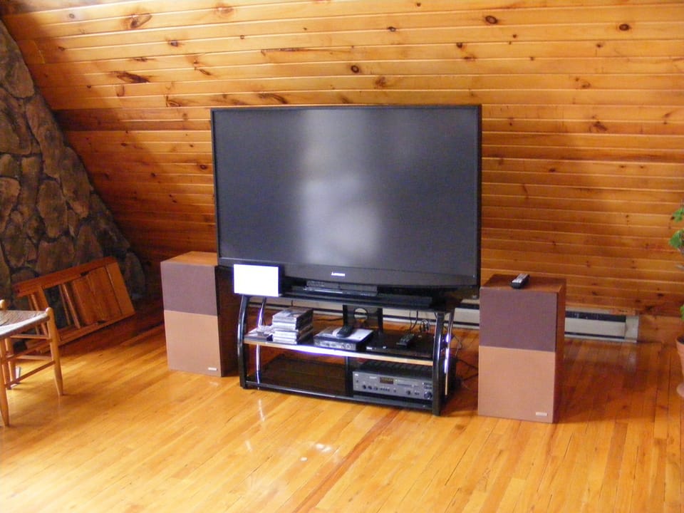 BIG SCREEN TV AND STEREO