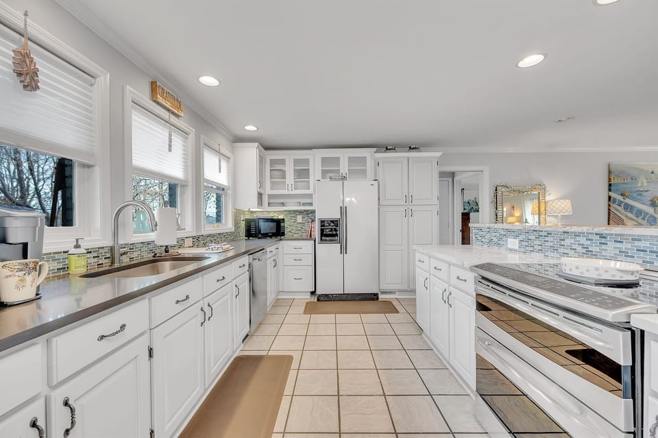 Kitchen - Upper Level with Double Oven