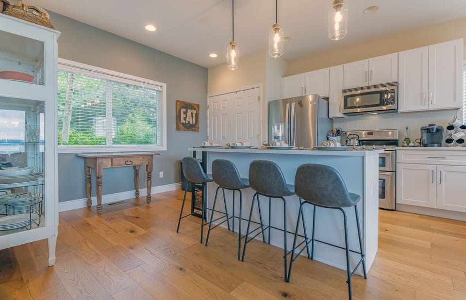 Large eat in kitchen! Double oven, stainless appliances. 
