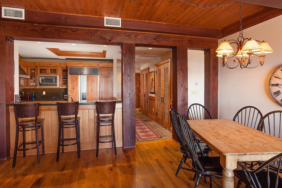 Living room/Dining room/Kitchen area