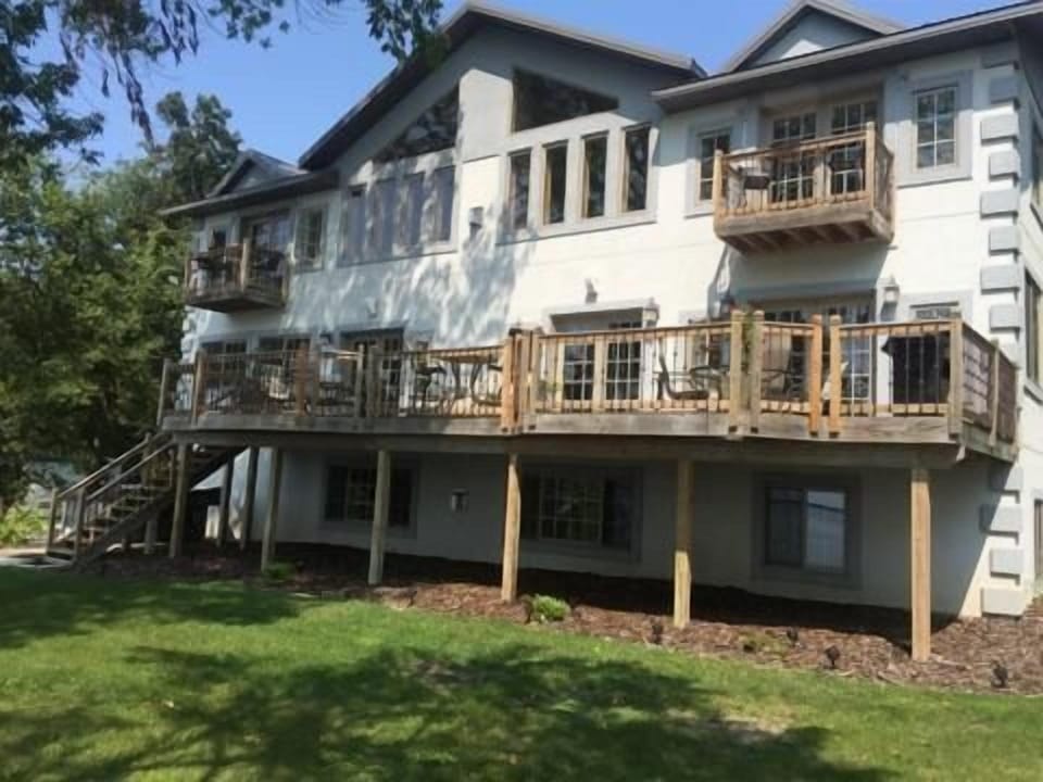 Back of home facing lake