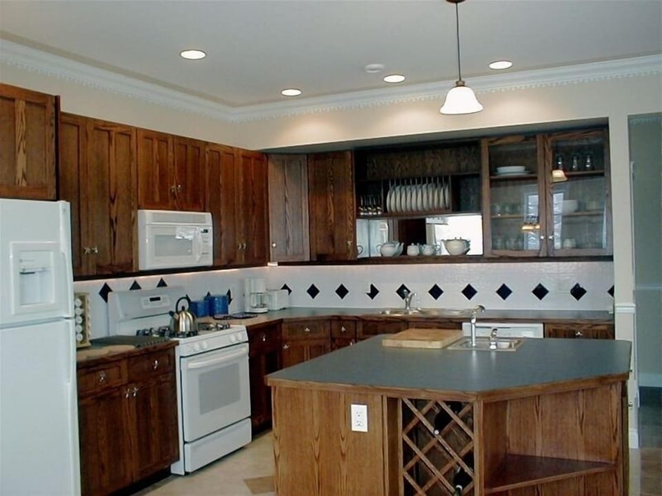 Well equipped kitchen with room for
everyone to help.