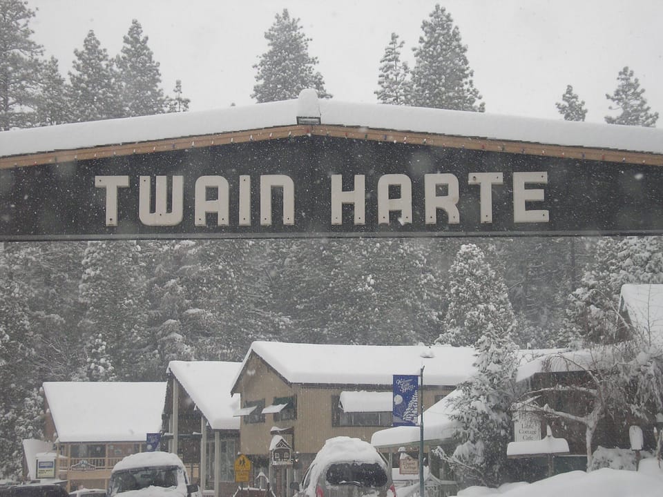 Twain Harte in winter, Dodge Ridge ski area is 30 min. away