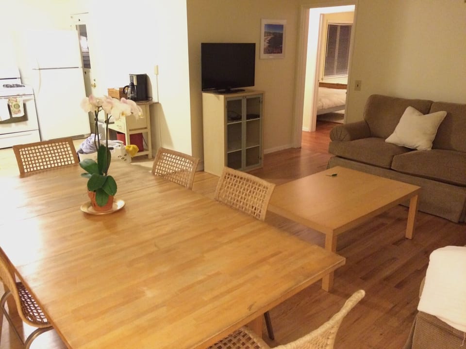 Living area, flat screen tv, cable, high speed internet. 