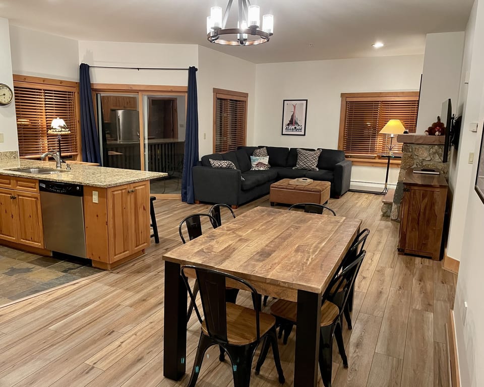 Newly remodeled, new furniture and fixtures throughout 