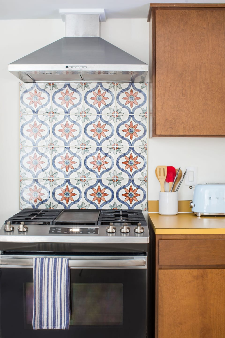 New range and exhaust hood