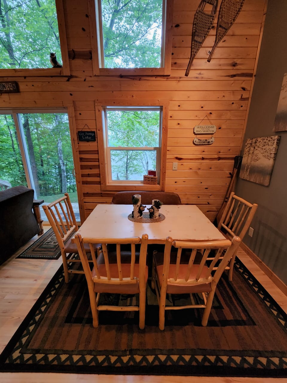 6 person seating area