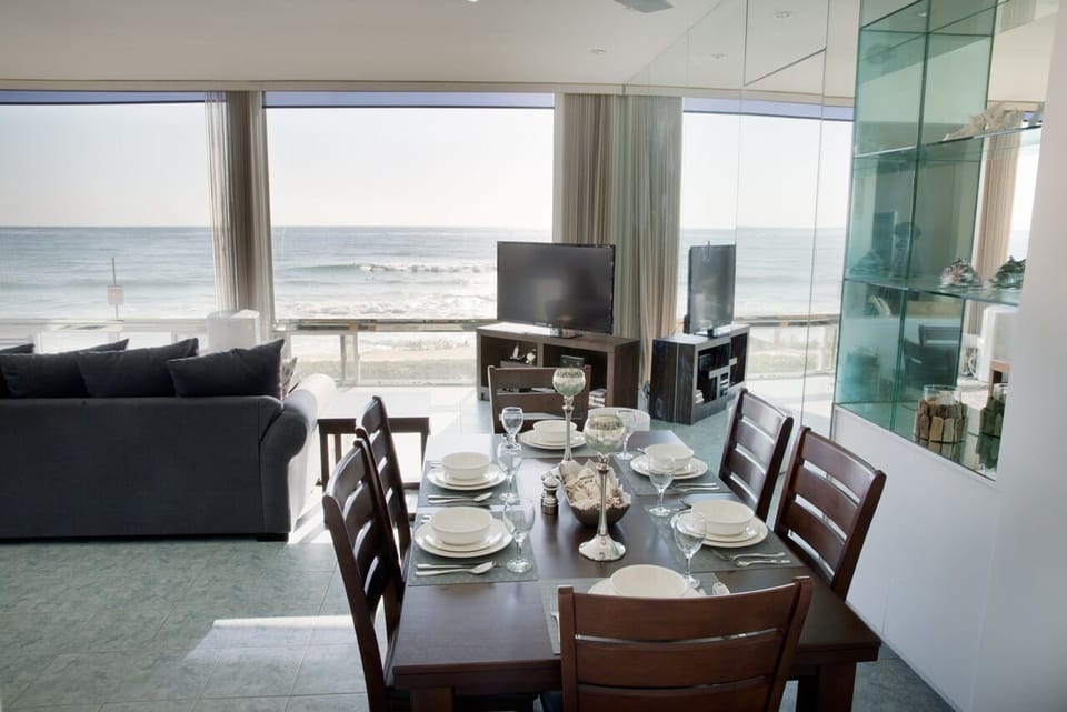 Enjoy the ocean with every meal.
