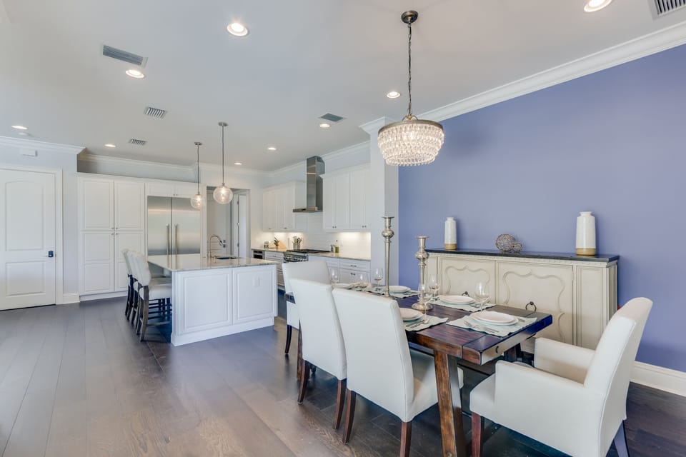 Dining seating for 6 plus counter stools and outdoor dining avaiable