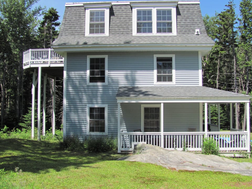 Third floor deck and first floor farmer's porch
