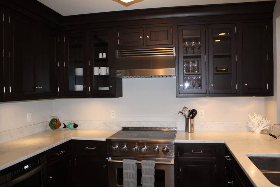 Chef's Kitchen with Sub-Zero, VIking appliances!