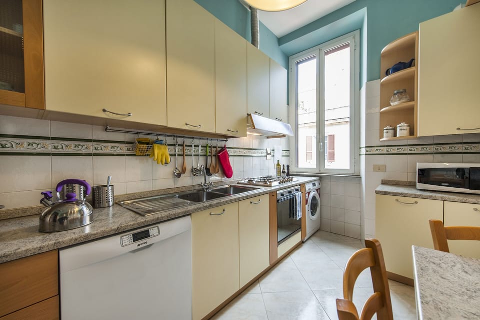 Kitchen: dishwasher, electric oven, washing machine.