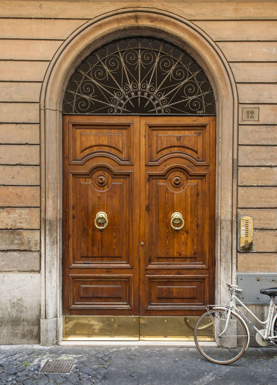 via Plauto 12. Welcome in our home
