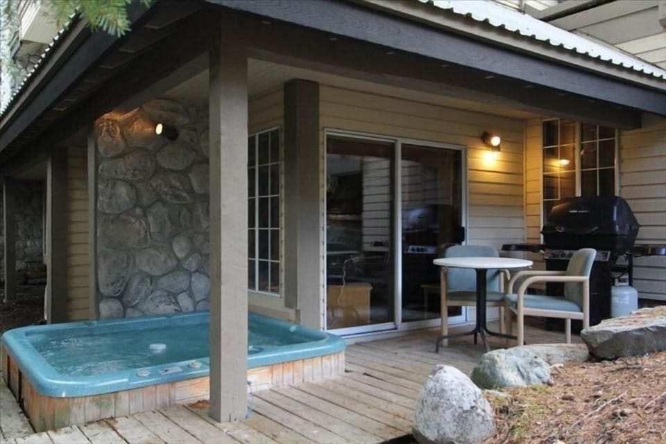 Private and luxurious hot tub, deck and BBQ