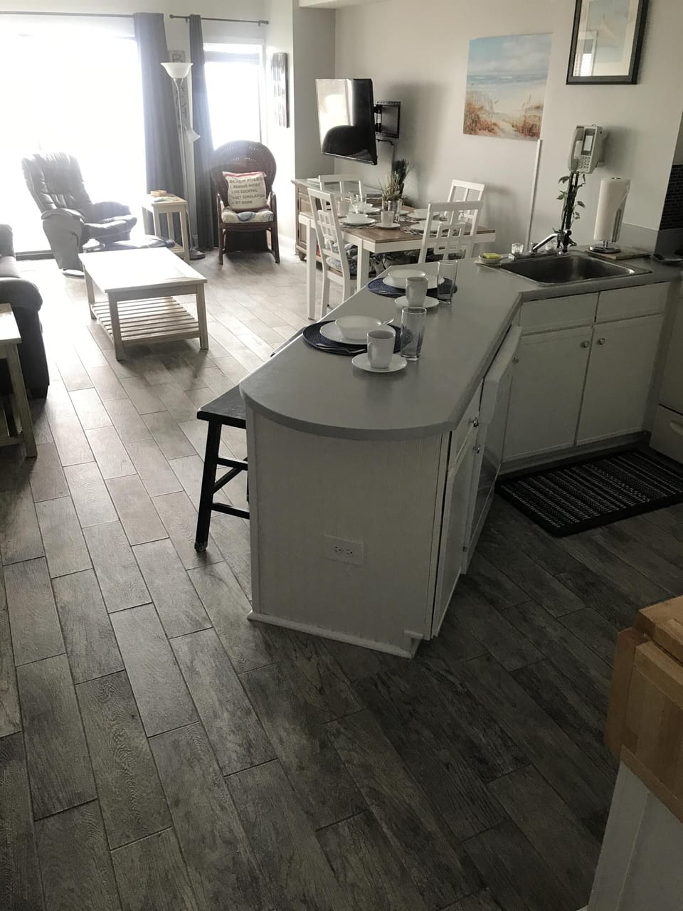 *Luxury Beach Views - Beautifully Renovated right on the BEACH*<br>Sleeps 7 Apartment in Myrtle Beach