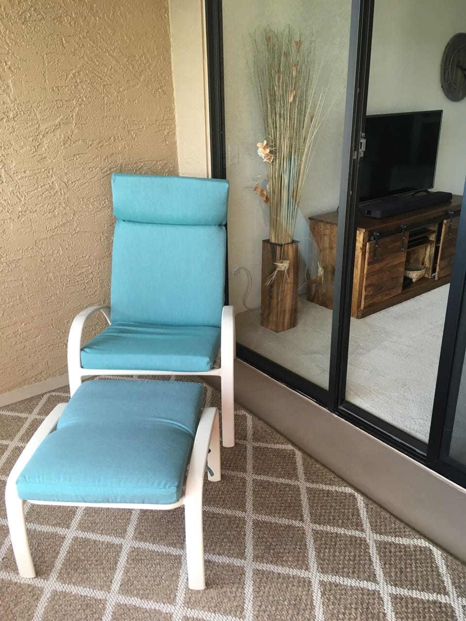 Lanai lounger