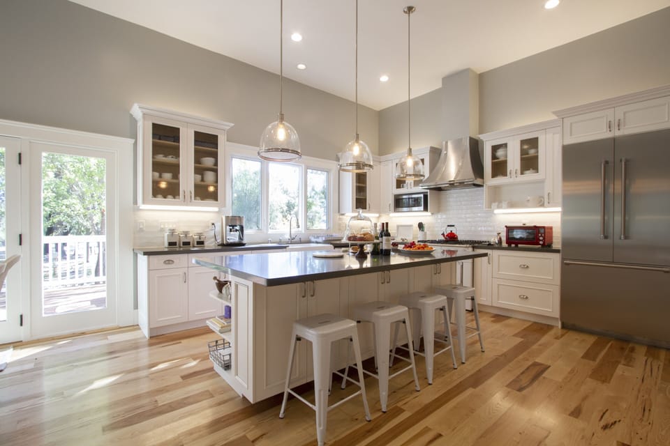 Kitchen with Center large center Inland all white