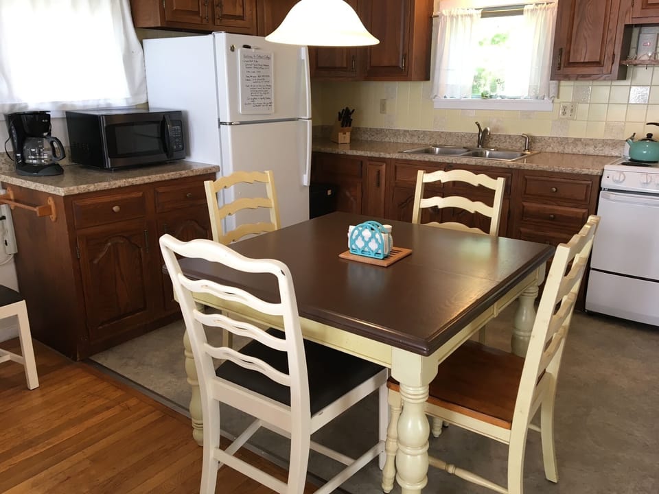 Table set up for 4; interior leaf lifts into place to seat 6