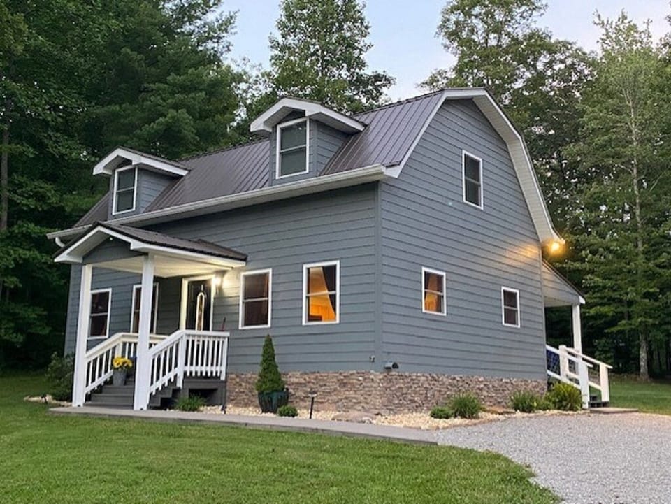 PRIVATE SERENE RETREAT NESTLED ON THE BORDERS OF THE BIG SOUTH FORK!