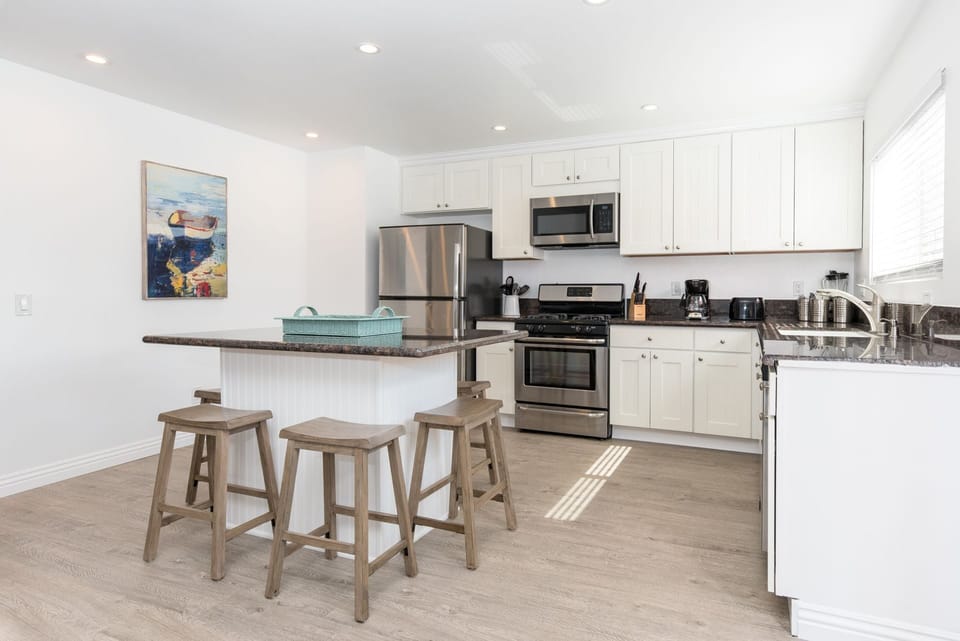 Guests must supply their own food, drinks (including coffee), spices, condiments, and paper goods (coffee filters, napkins, plastic wrap, etc.)
                