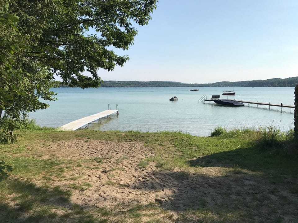 Fourth Street public beach & seasonal dock (one block away)