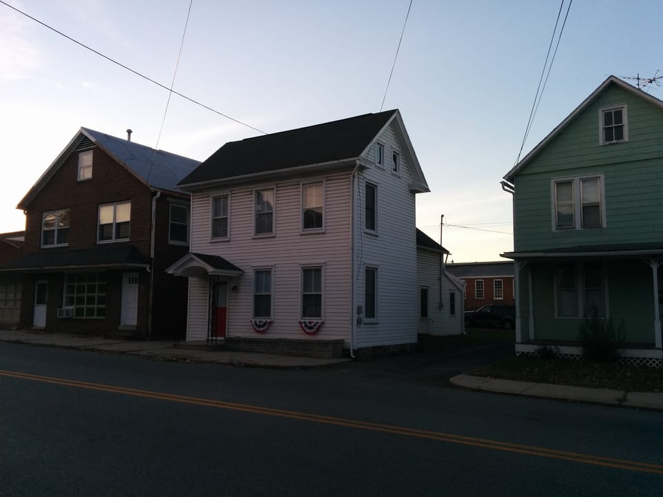 Welcome to Gettysburg!  Cute Home on Lincoln Highway w/3 Parking directly behind