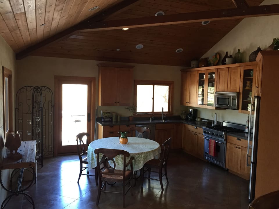 Guest house full kitchen with eating area