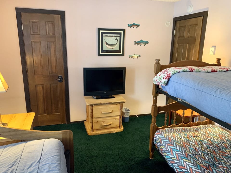 Downstairs third bedroom with a set of bunk and a trundle bed.  Sleeps 4.