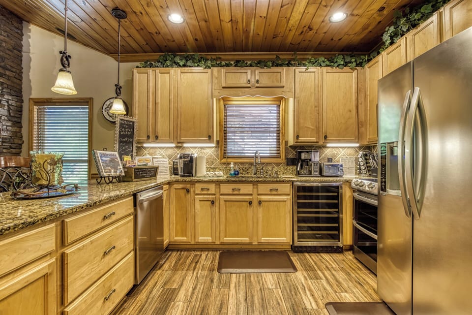 Luxury Smoky Mountain Vacation Rental "Crystal Waters" - Fully furnished kitchen with stainless steel appliances and granite countertops