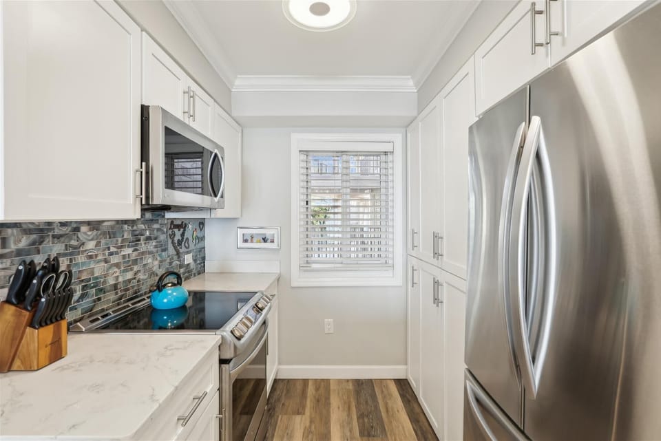 Beautiful Glass Tile Back Splash in Kitchen at 2403 Island Club