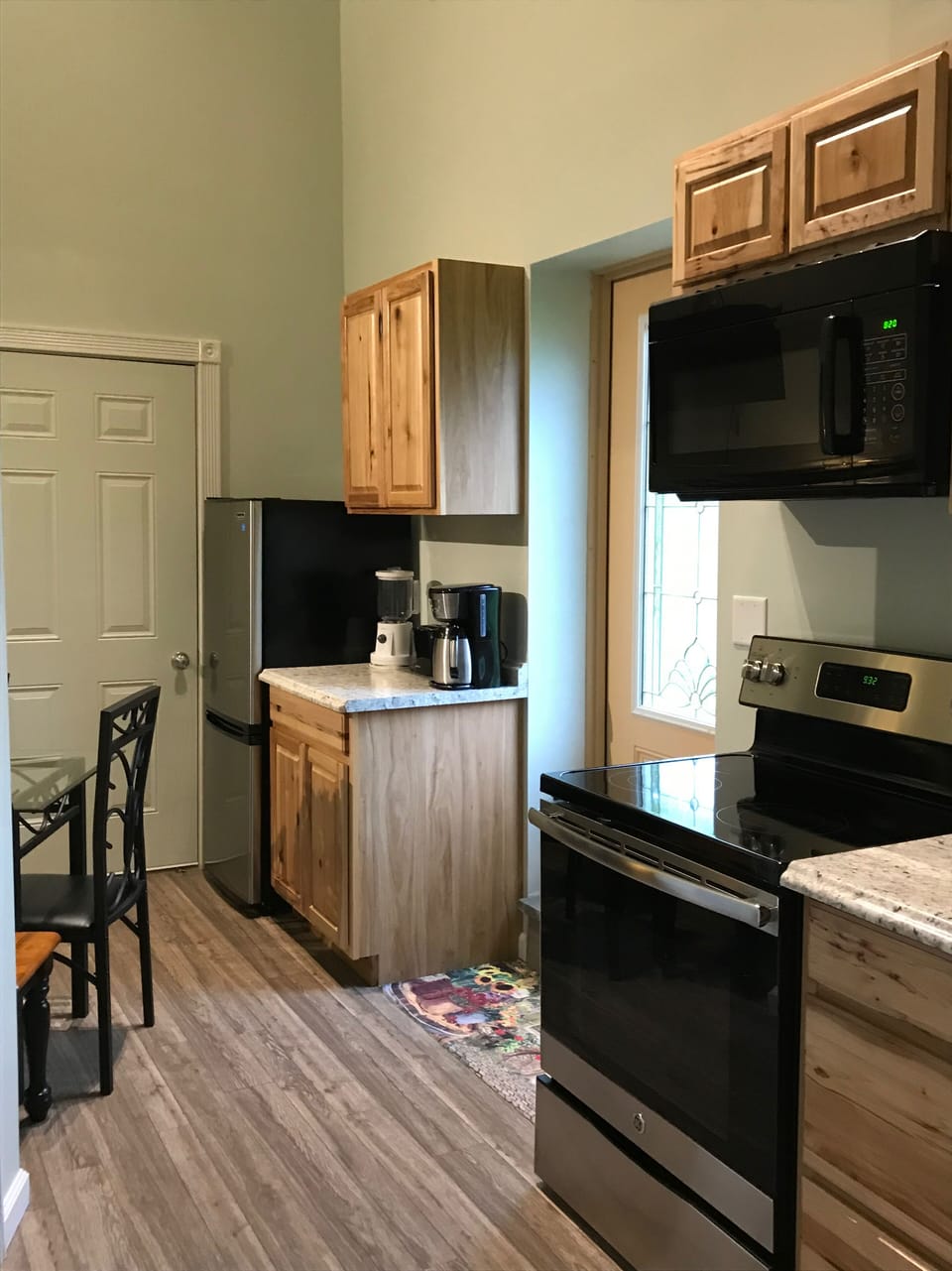 Full kitchen. 