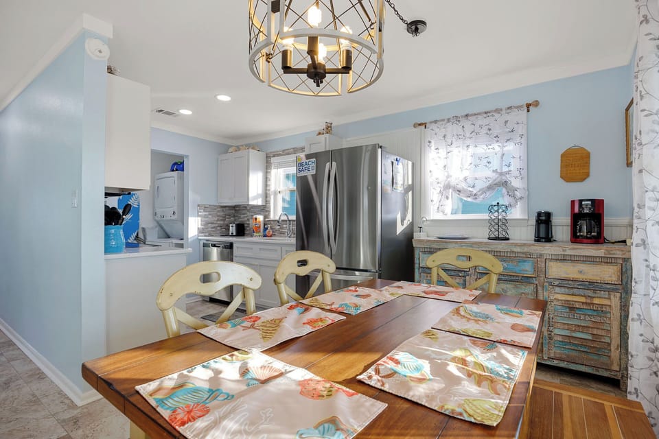 Dining area Seats 6
