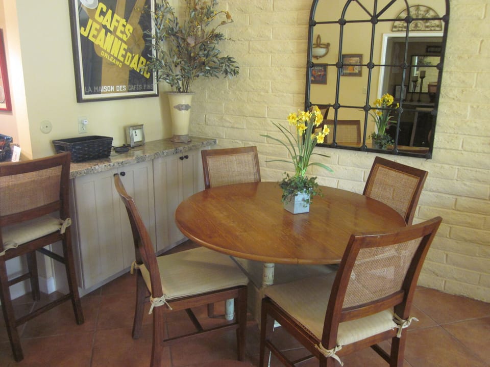 Dining area for 4 people
