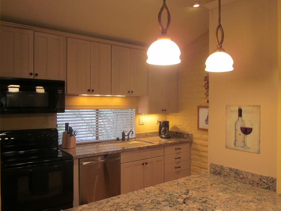 Large kitchen with undercounter lights, lots of counterspace