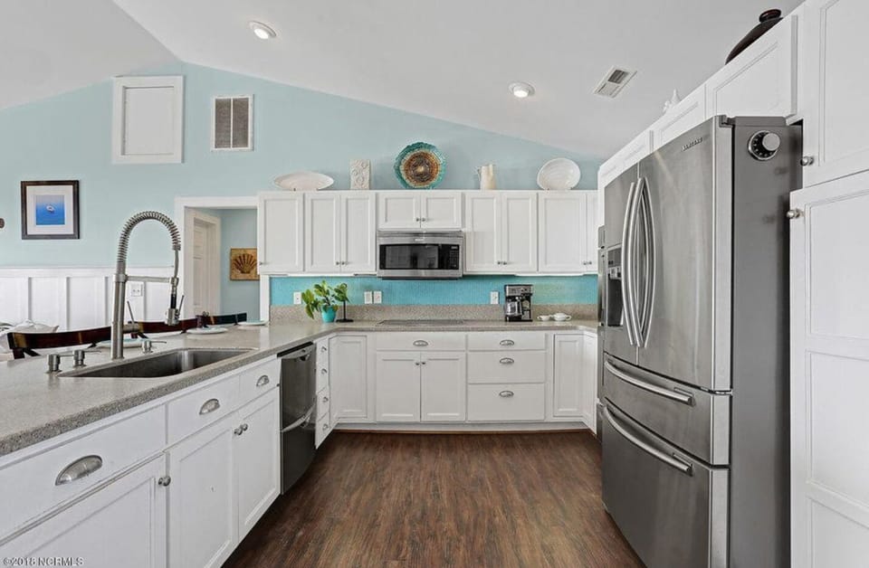 Plenty of space for group cooking adventures