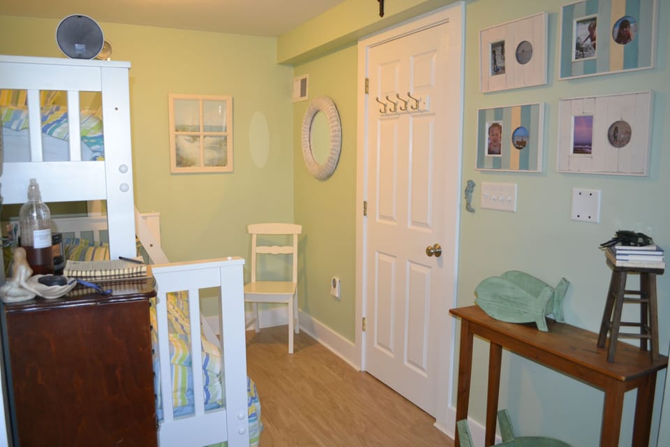 Downstairs bunk room with a full and a twin bed