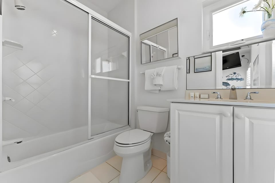 3rd bedroom bath