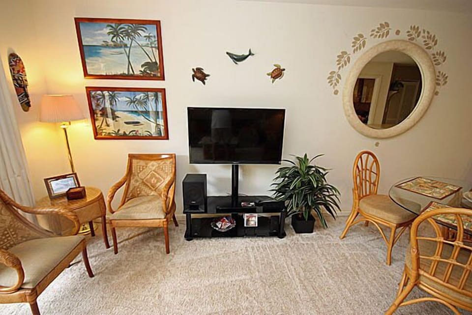 For entertainment there is a 42' flat screen TV with Video/Sound System DVD & CD