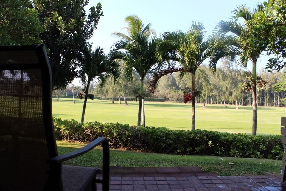 Relax ! Resort is to the left and Best Beach is right across the fairway!