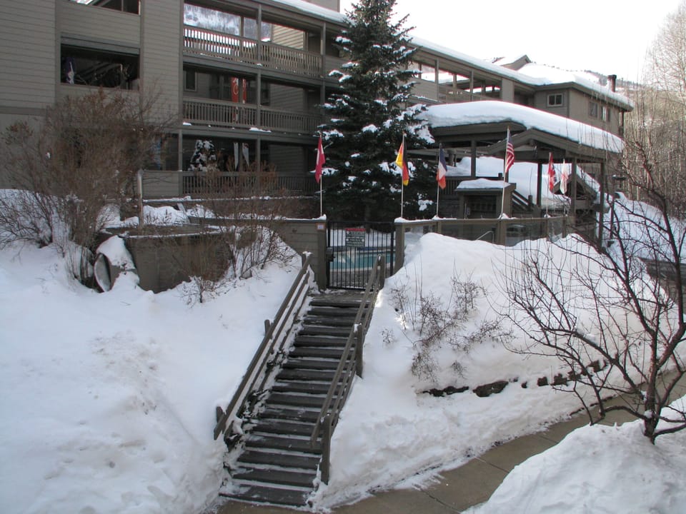 ENTRANCE HOT POOL