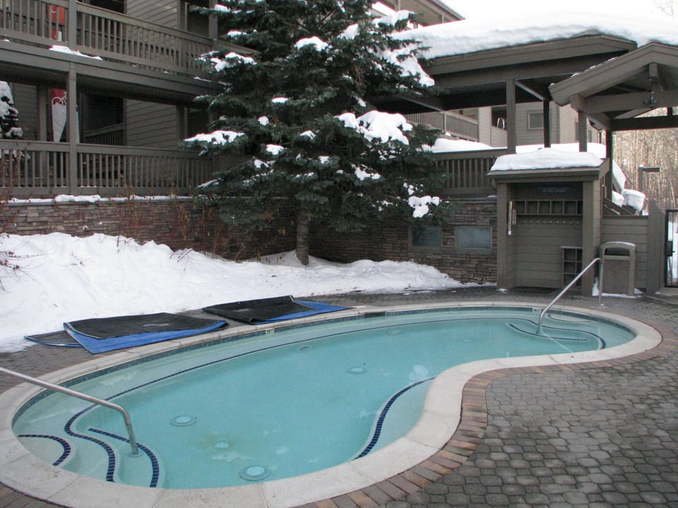 HOT JACUZZI POOL