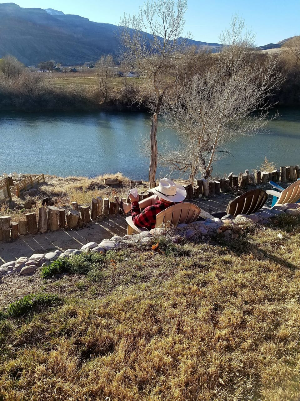 Enjoying morning coffee on the viewing ledge.  Seating for 8