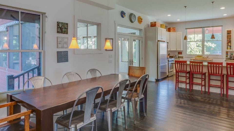 Dining area...into kitchen