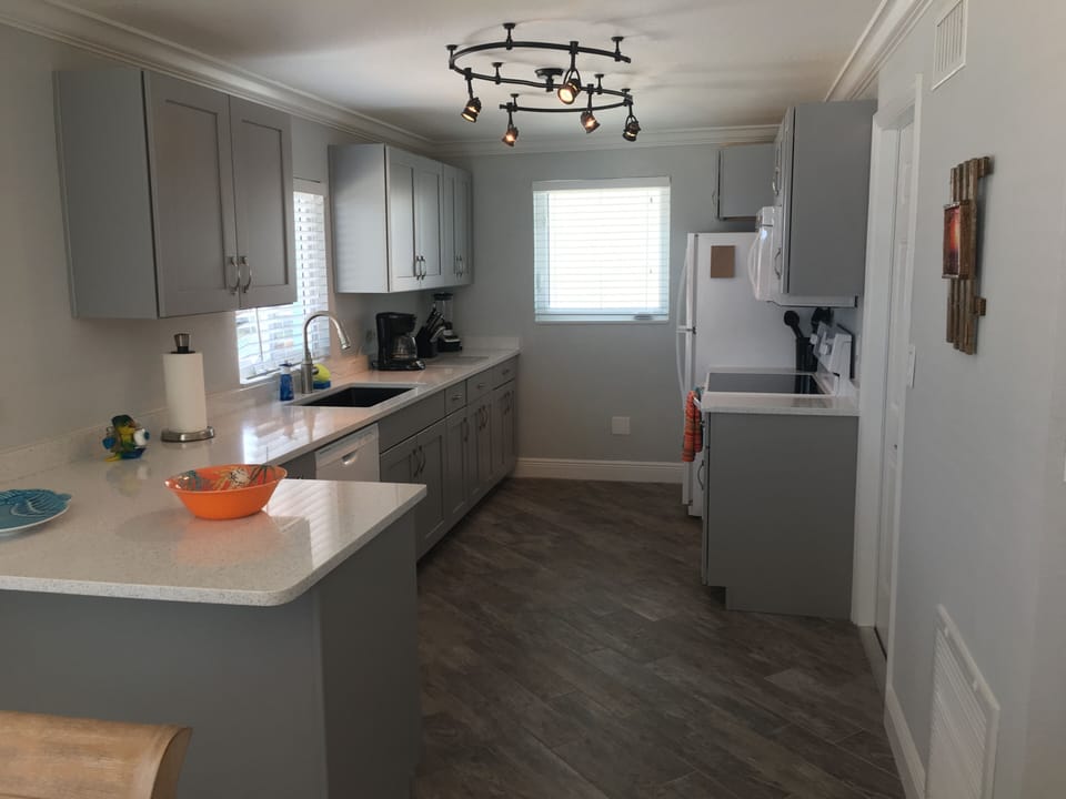 Fully equipped kitchen.
