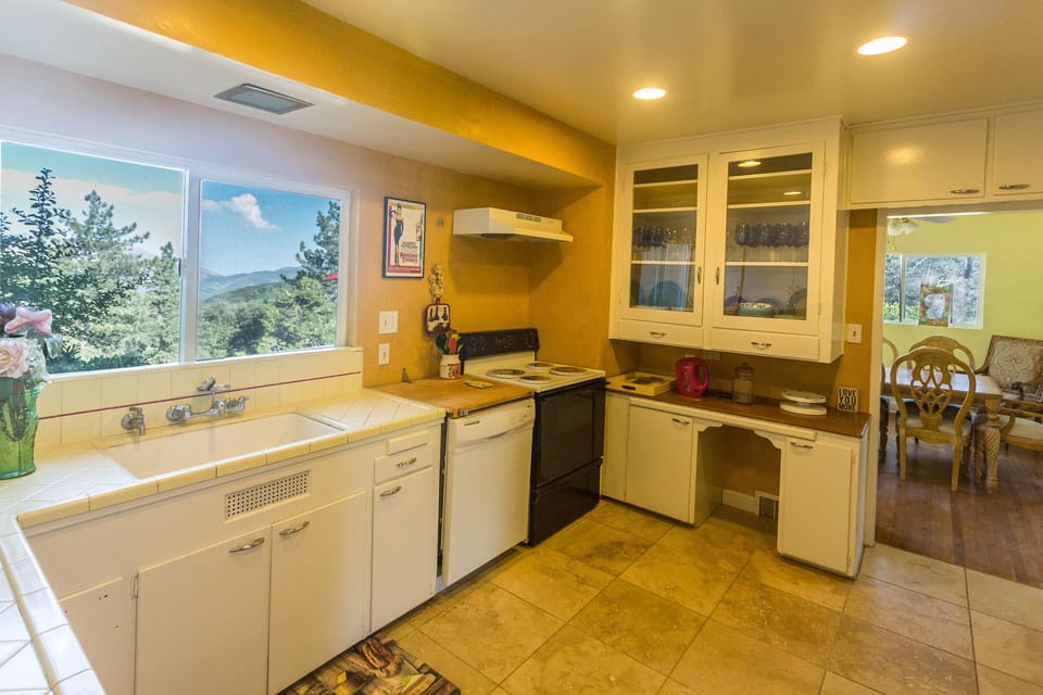 Great kitchen overlooking views
