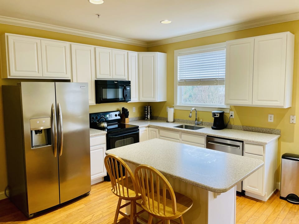 Updated Kitchen, fully stocked