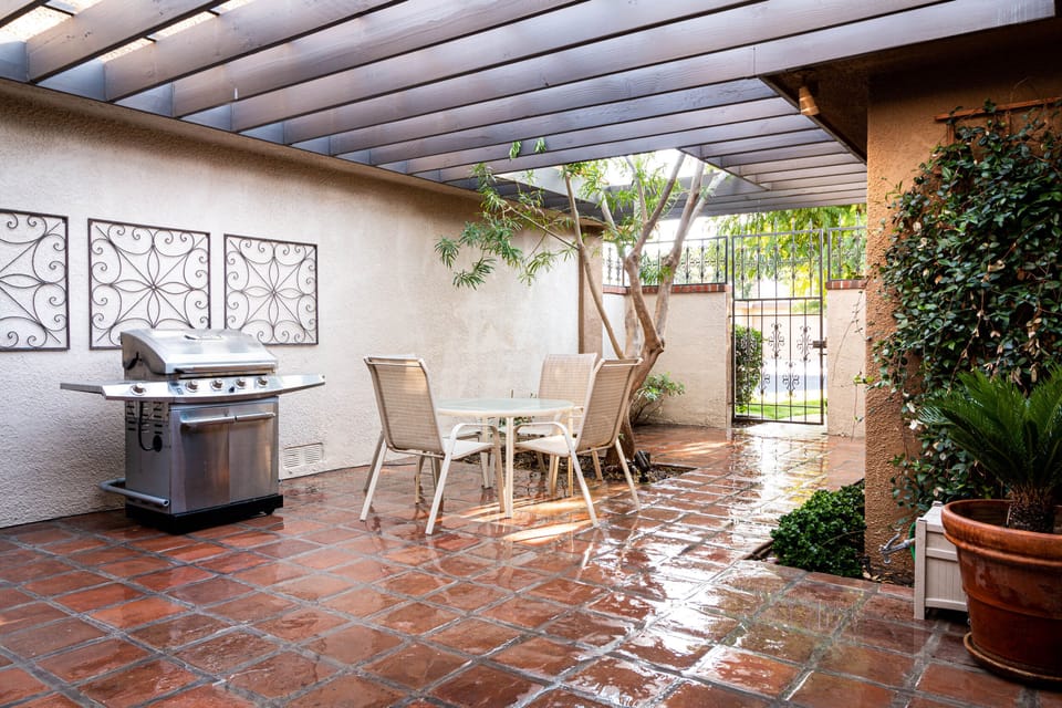 Front courtyard.