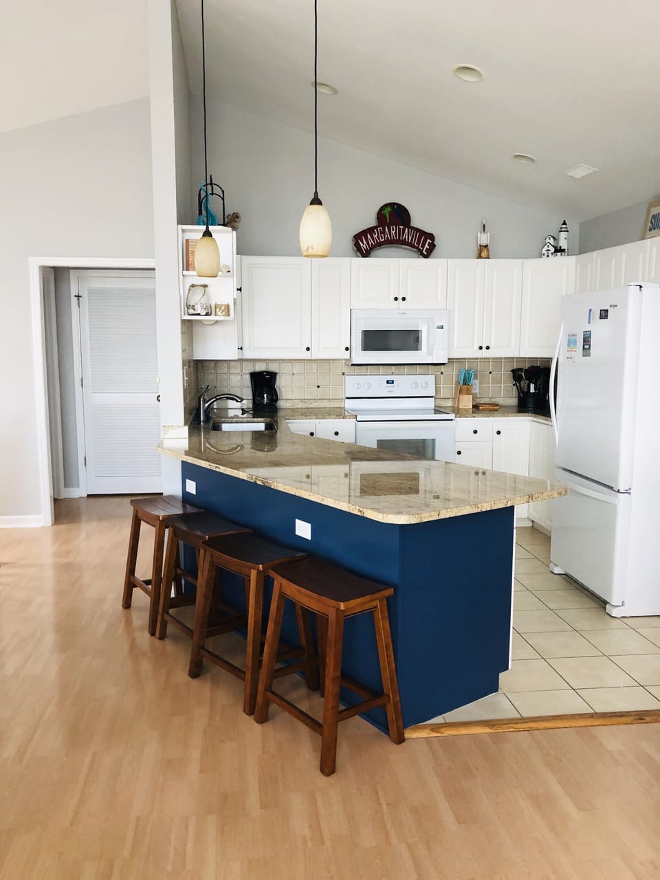 Kitchen bar with extra seating 