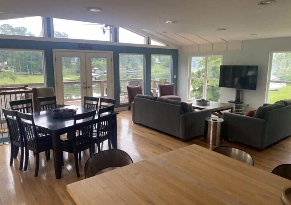 Spacious living room